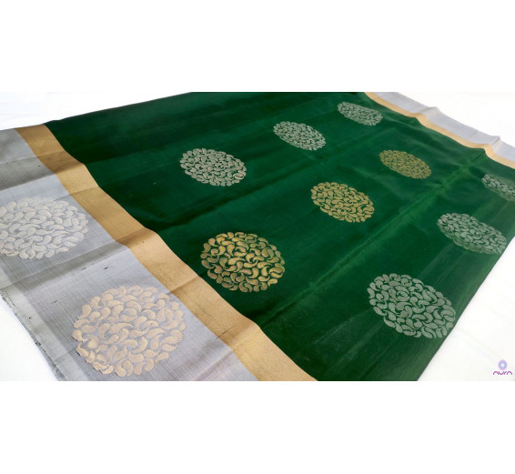 Green Emerald Kanchipuram silk saree with contrast silver grey pallu